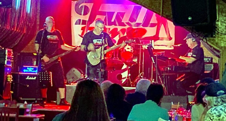 Full time koncert loď.jpg